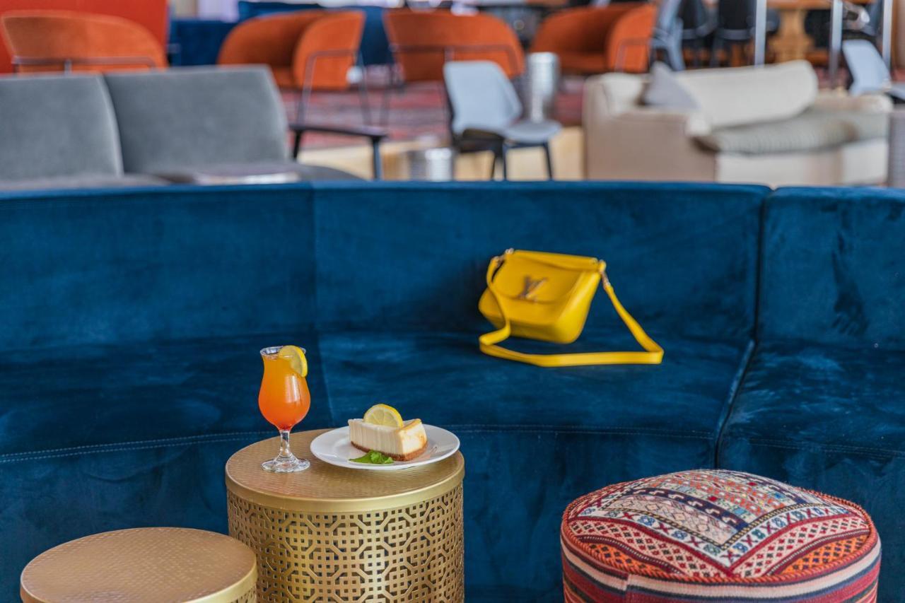 Daniel Dead Sea Hotel En Bokek Exterior foto The lounge at the airport