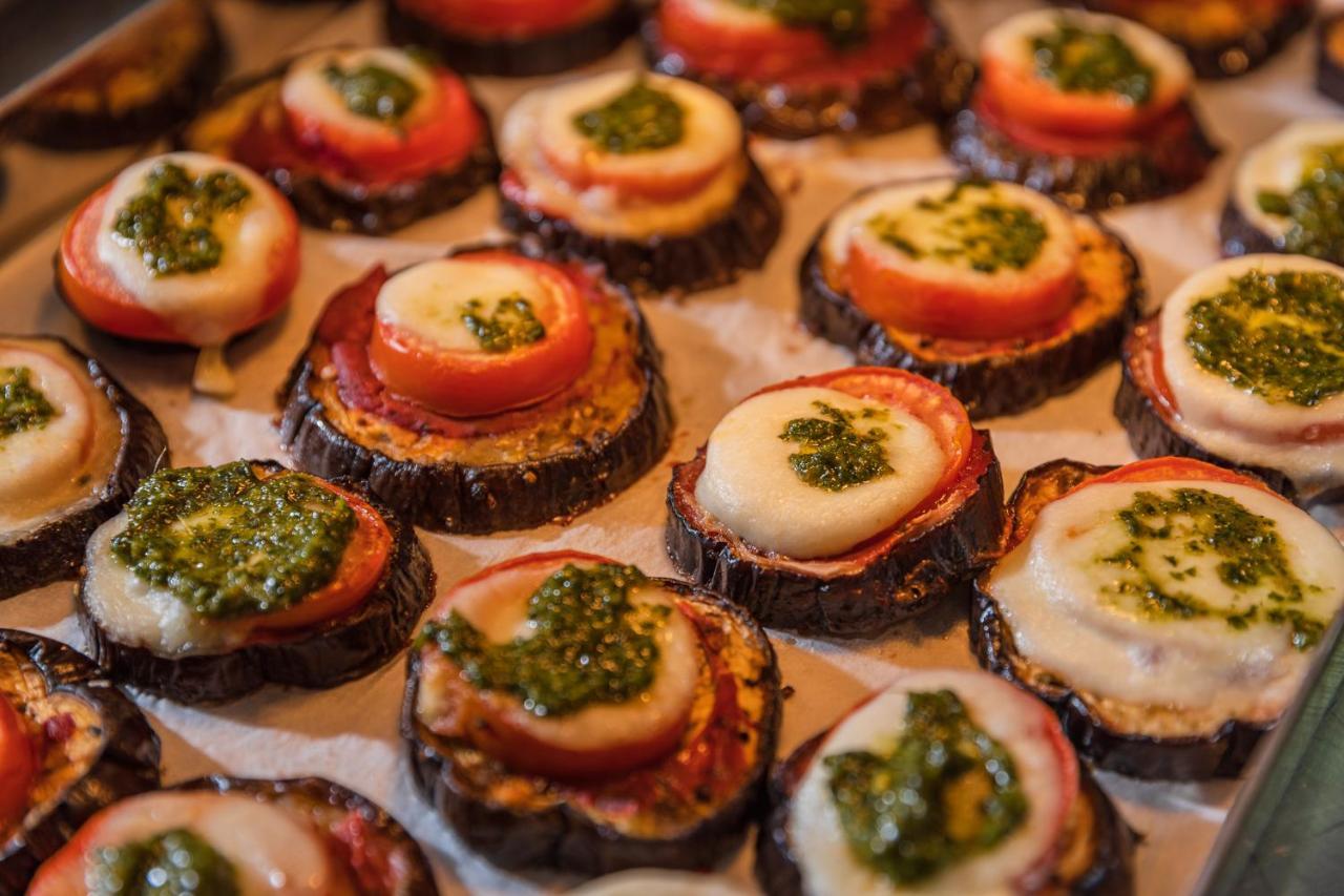 Daniel Dead Sea Hotel En Bokek Exterior foto Eggplant parmigiana