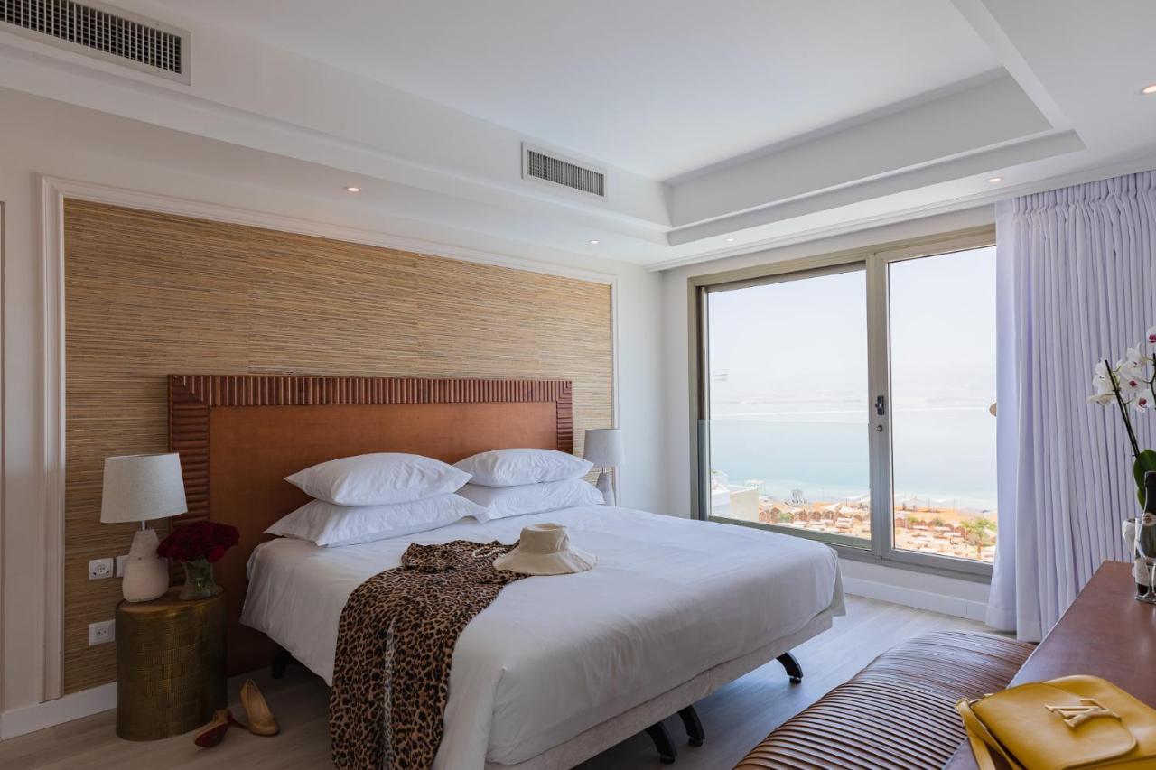 Daniel Dead Sea Hotel En Bokek Exterior foto A bedroom at the Hilton Tel Aviv