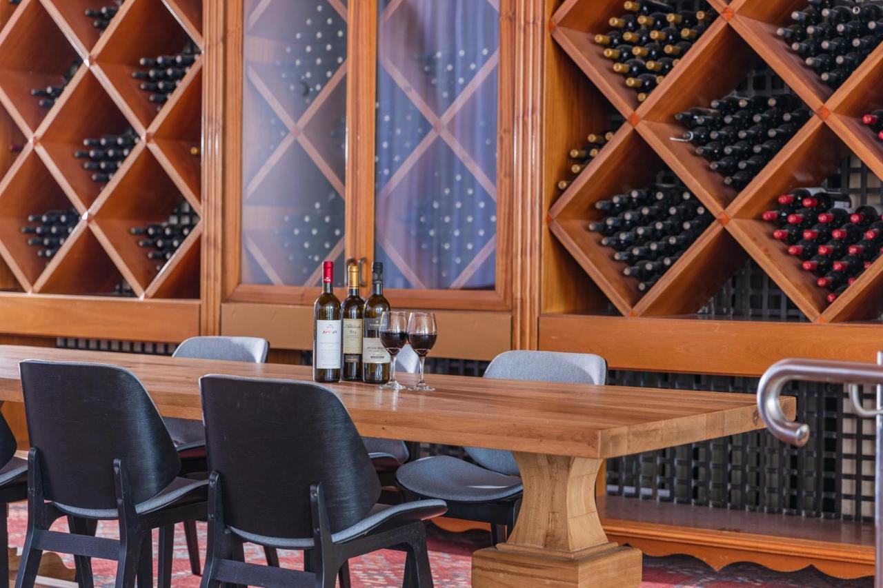 Daniel Dead Sea Hotel En Bokek Exterior foto Wine tasting at the winery