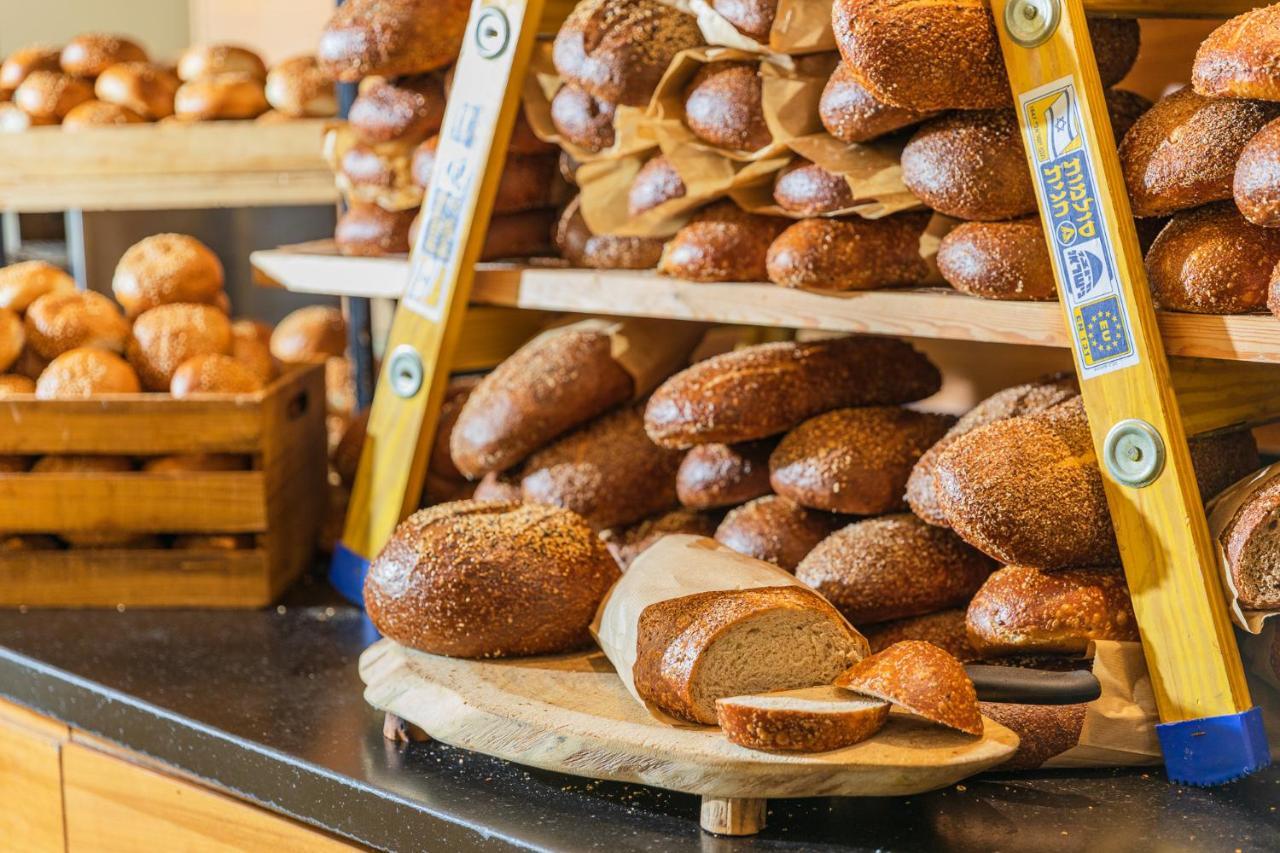Daniel Dead Sea Hotel En Bokek Exterior foto Bread at a bakery
