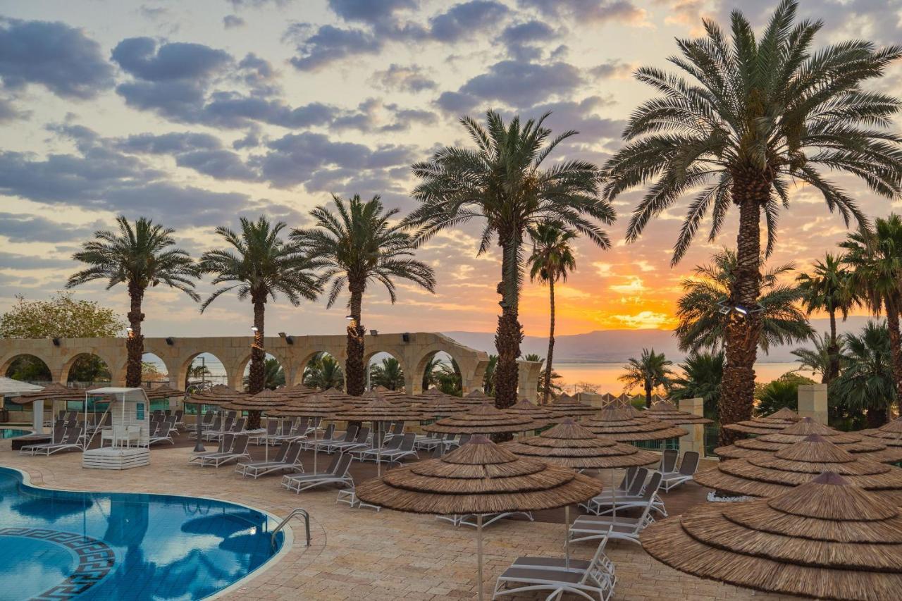 Daniel Dead Sea Hotel En Bokek Exterior foto Sunset at the Dead Sea
