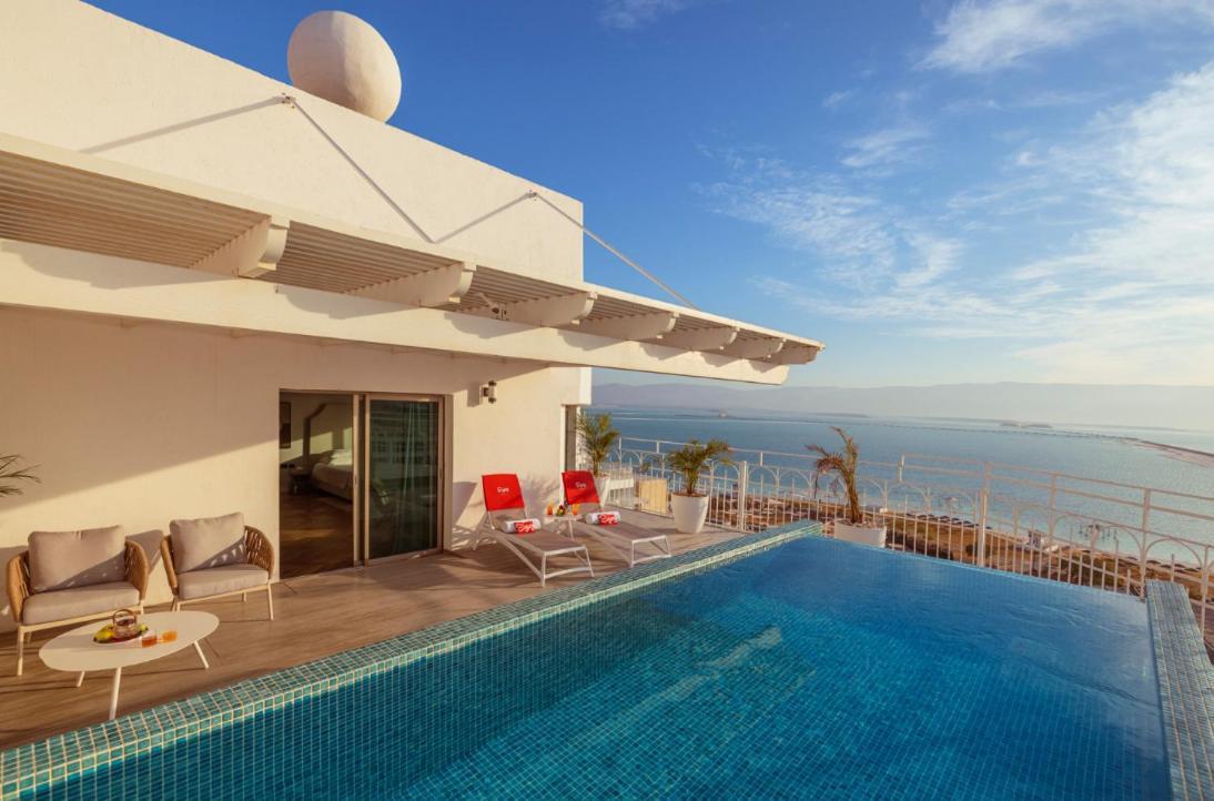 Daniel Dead Sea Hotel En Bokek Exterior foto The rooftop pool at the hotel